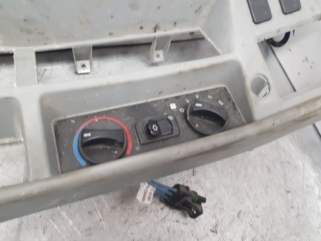 New Holland T7.200, T6, T7 Heater Fan Control 87538397, 82037674, 84203365 - Calefacción/ Ventilación para Tractor: foto 3 New Holland T7.200, T6, T7 Heater Fan Control 87538397, 82037674, 84203365 - Calefacción/ Ventilación para Tractor: foto 3