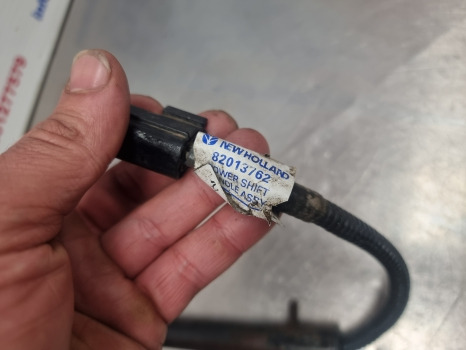 New Holland Tm, Tm135, Tm125, Transmission Control Lever 82013762, 82009457 - Sistema eléctrico: foto 4 New Holland Tm, Tm135, Tm125, Transmission Control Lever 82013762, 82009457 - Sistema eléctrico: foto 4