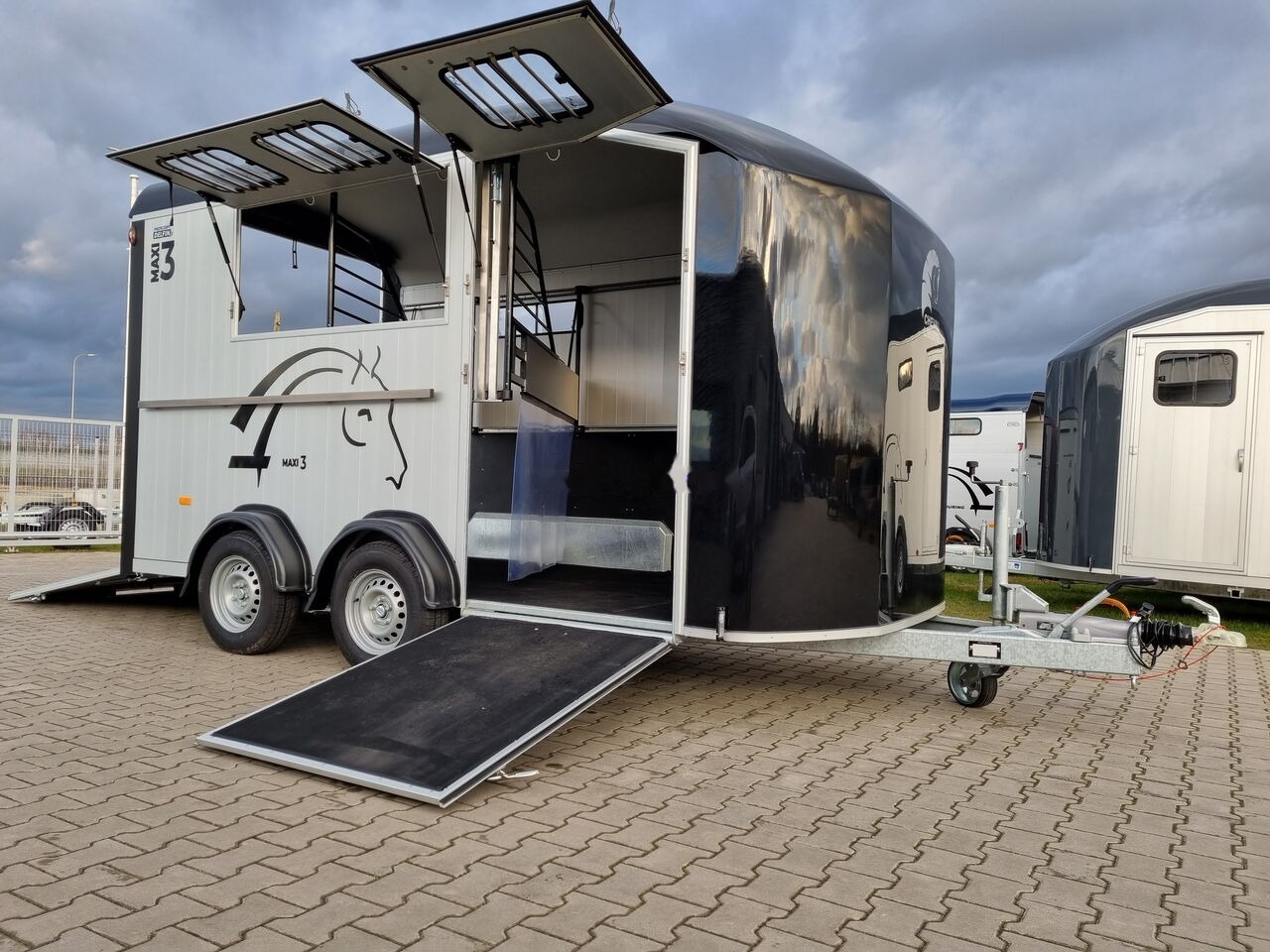 Cheval Liberté Maxi 3 Minimax trailer for 3 horses GVW 3500kg tack room saddle - Remolque para caballos: foto 2 Cheval Liberté Maxi 3 Minimax trailer for 3 horses GVW 3500kg tack room saddle - Remolque para caballos: foto 2