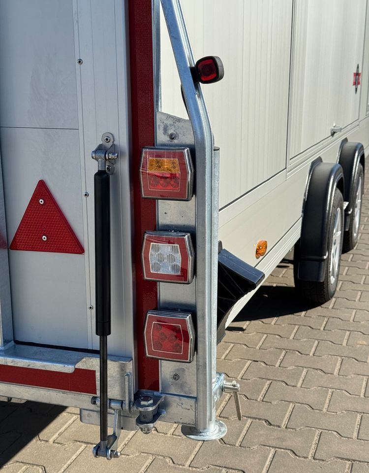 DEBON Debon C2000 - zamknięta przyczepa do przewozu aut, 550 x 215 cm, 3500kg, felgi ALU, wciągarka elektryczna - Portavehículos remolque: foto 5 DEBON Debon C2000 - zamknięta przyczepa do przewozu aut, 550 x 215 cm, 3500kg, felgi ALU, wciągarka elektryczna - Portavehículos remolque: foto 5