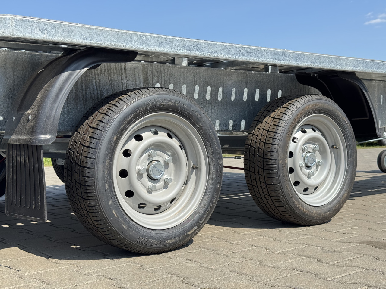 NIEWIADÓW Jupiter 4.5 - 450 x 210 cm / 2700 kg - Portavehículos remolque: foto 3 NIEWIADÓW Jupiter 4.5 - 450 x 210 cm / 2700 kg - Portavehículos remolque: foto 3