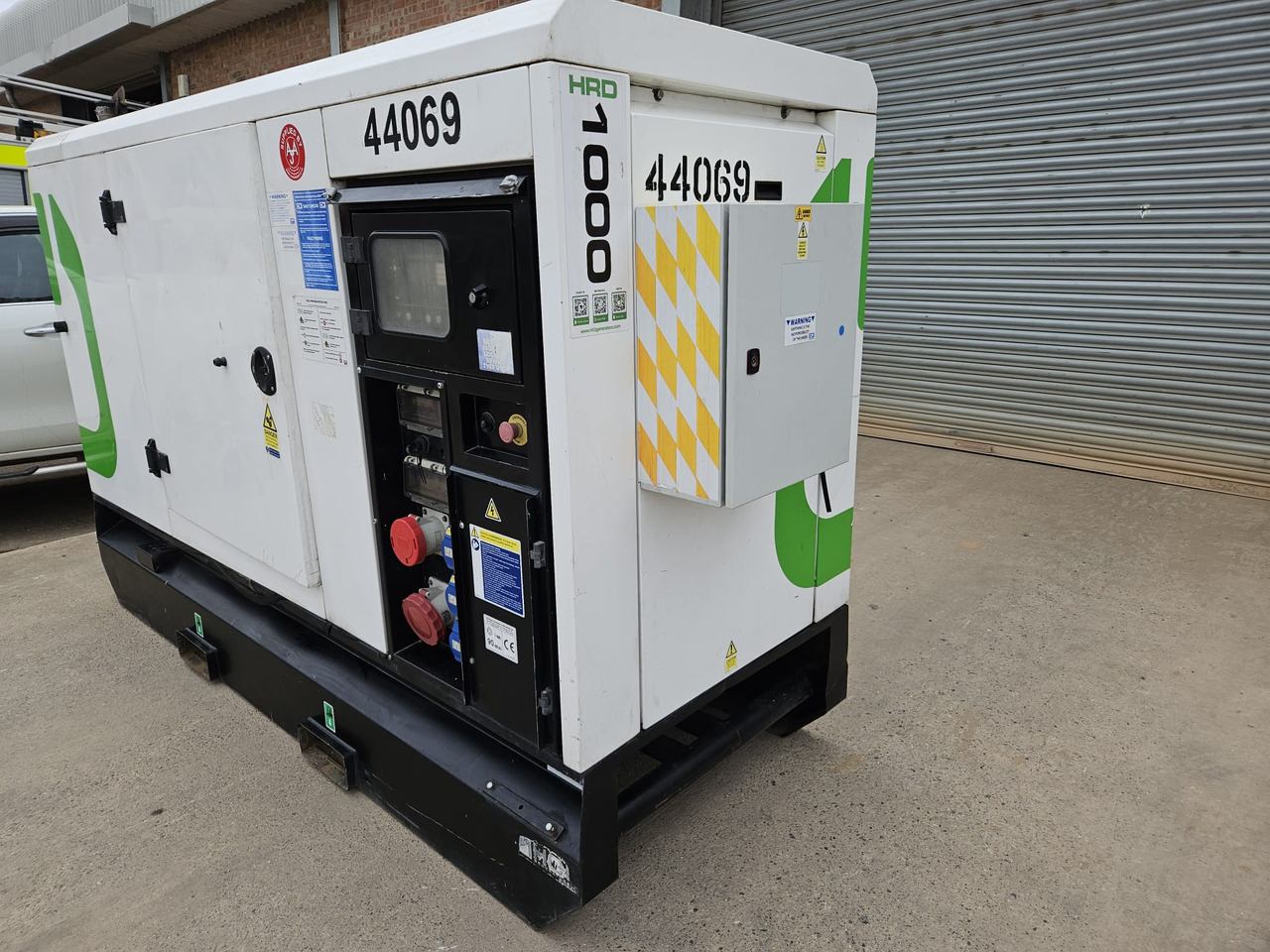 HGI 100KVA PERKINS GENERATOR DIESEL SILENT RENTAL SPECIFICATION HGI 100KVA PERKINS GENERATOR DIESEL SILENT RENTAL SPECIFICATION - Generador industriale: foto 1 HGI 100KVA PERKINS GENERATOR DIESEL SILENT RENTAL SPECIFICATION HGI 100KVA PERKINS GENERATOR DIESEL SILENT RENTAL SPECIFICATION - Generador industriale: foto 1