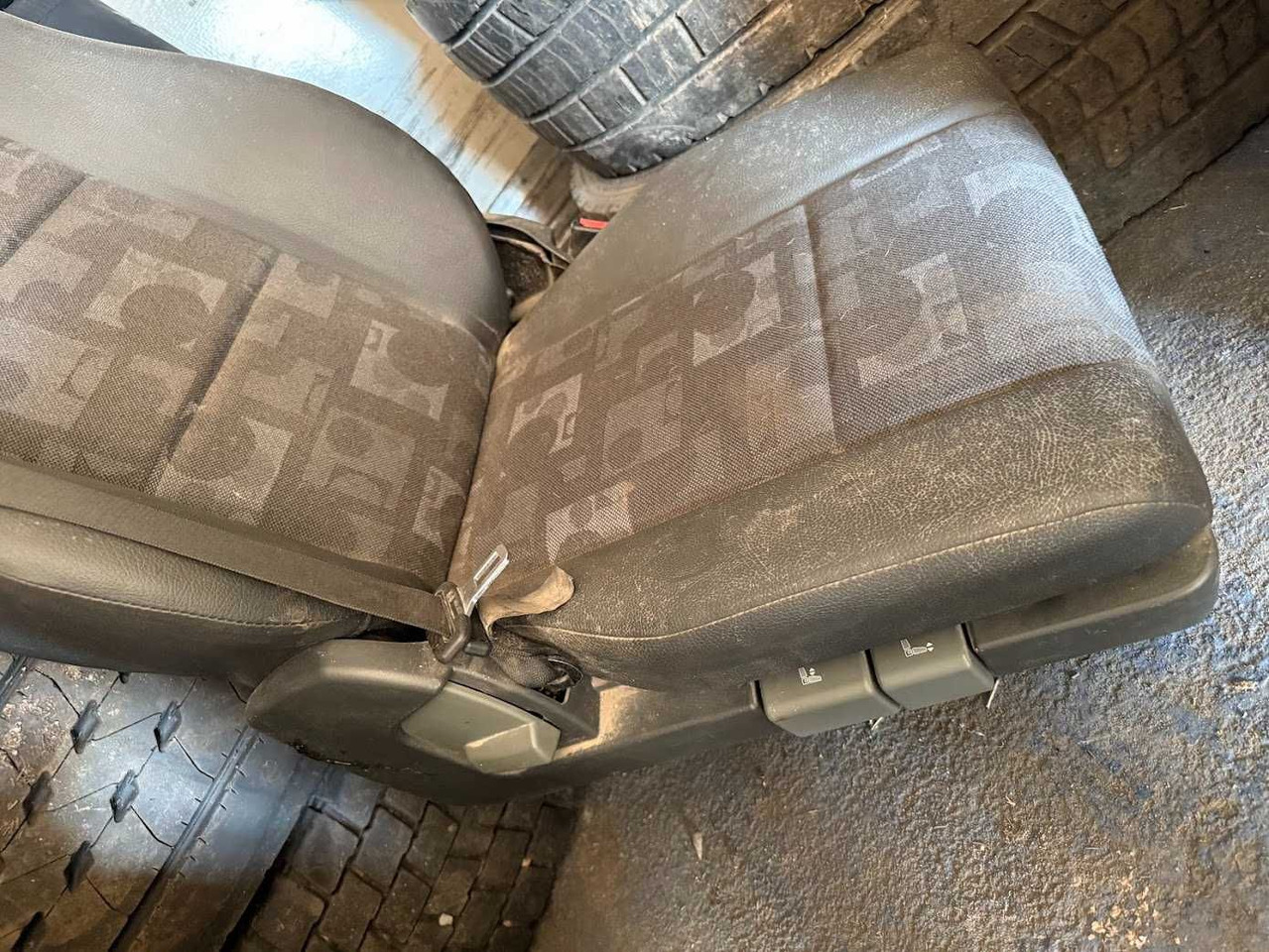 Foteli siedzenia  komplet Mercedes Actros nowe - Asiento para Camión: foto 3 Foteli siedzenia  komplet Mercedes Actros nowe - Asiento para Camión: foto 3