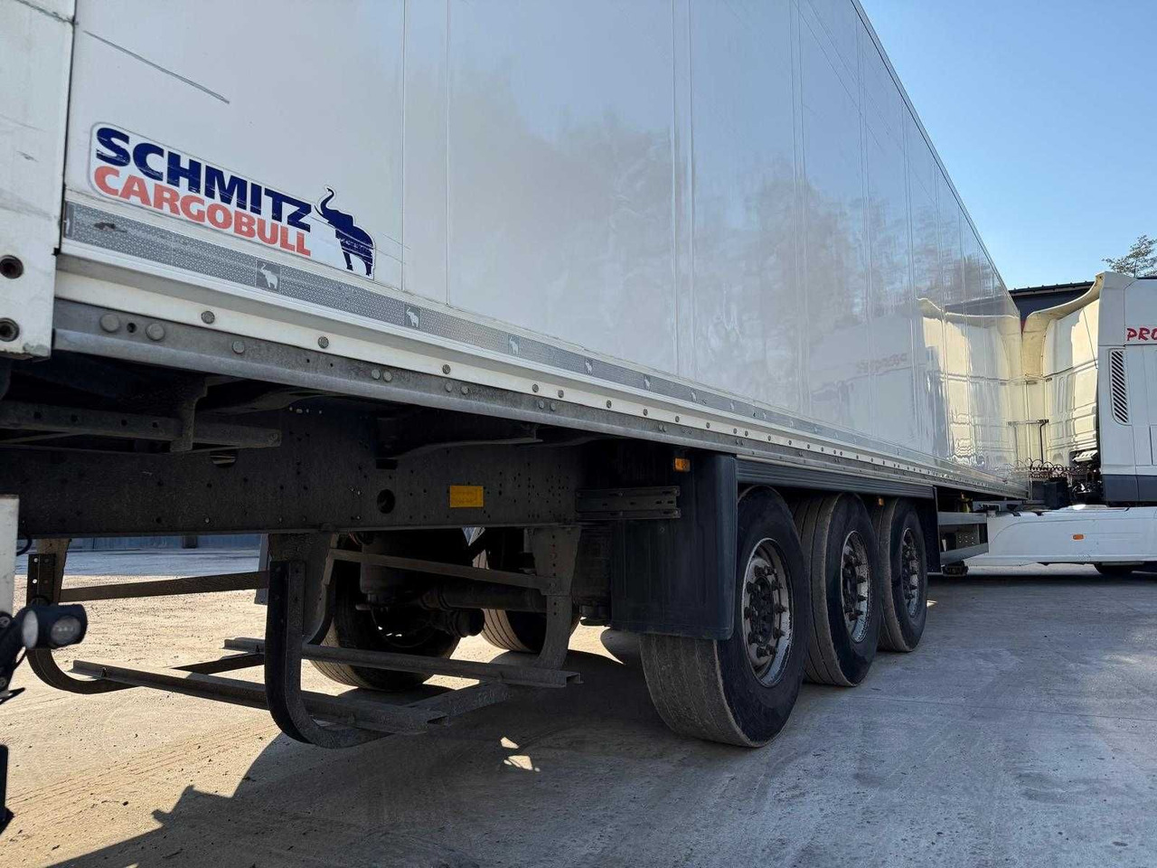 Schmitz Izoterma Kontener Box, 2017r, roleta , 481083 km , z Francji - Isotérmico semirremolque: foto 4 Schmitz Izoterma Kontener Box, 2017r, roleta , 481083 km , z Francji - Isotérmico semirremolque: foto 4