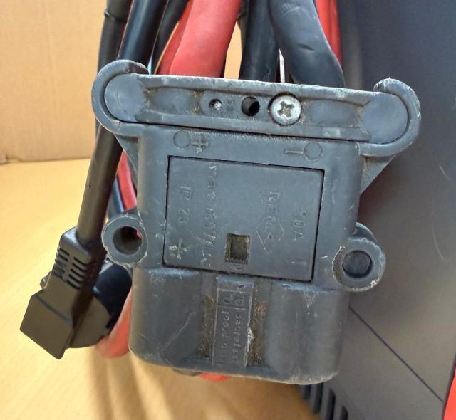 Hawker unknown | Charger for Next Sys batteries 24V36A 1085w 200-240 Vac sn. SCA - Acumulador para Equipo de manutención: foto 1 Hawker unknown | Charger for Next Sys batteries 24V36A 1085w 200-240 Vac sn. SCA - Acumulador para Equipo de manutención: foto 1