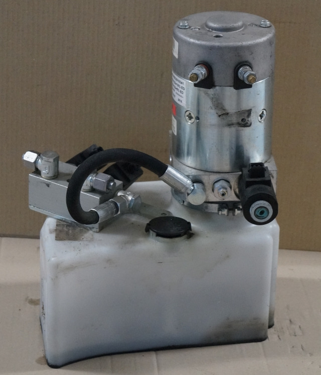 Jungheinrich 51417583 | Pumpmotor with tank and valve block 24V 2,2KW code R9320 Pumpmotor with tank and valve block 24V 2,2KW code R932010341 for EJD220 year 2016 - Bomba hidráulica para Equipo de manutención: foto 1 Jungheinrich 51417583 | Pumpmotor with tank and valve block 24V 2,2KW code R9320 Pumpmotor with tank and valve block 24V 2,2KW code R932010341 for EJD220 year 2016 - Bomba hidráulica para Equipo de manutención: foto 1