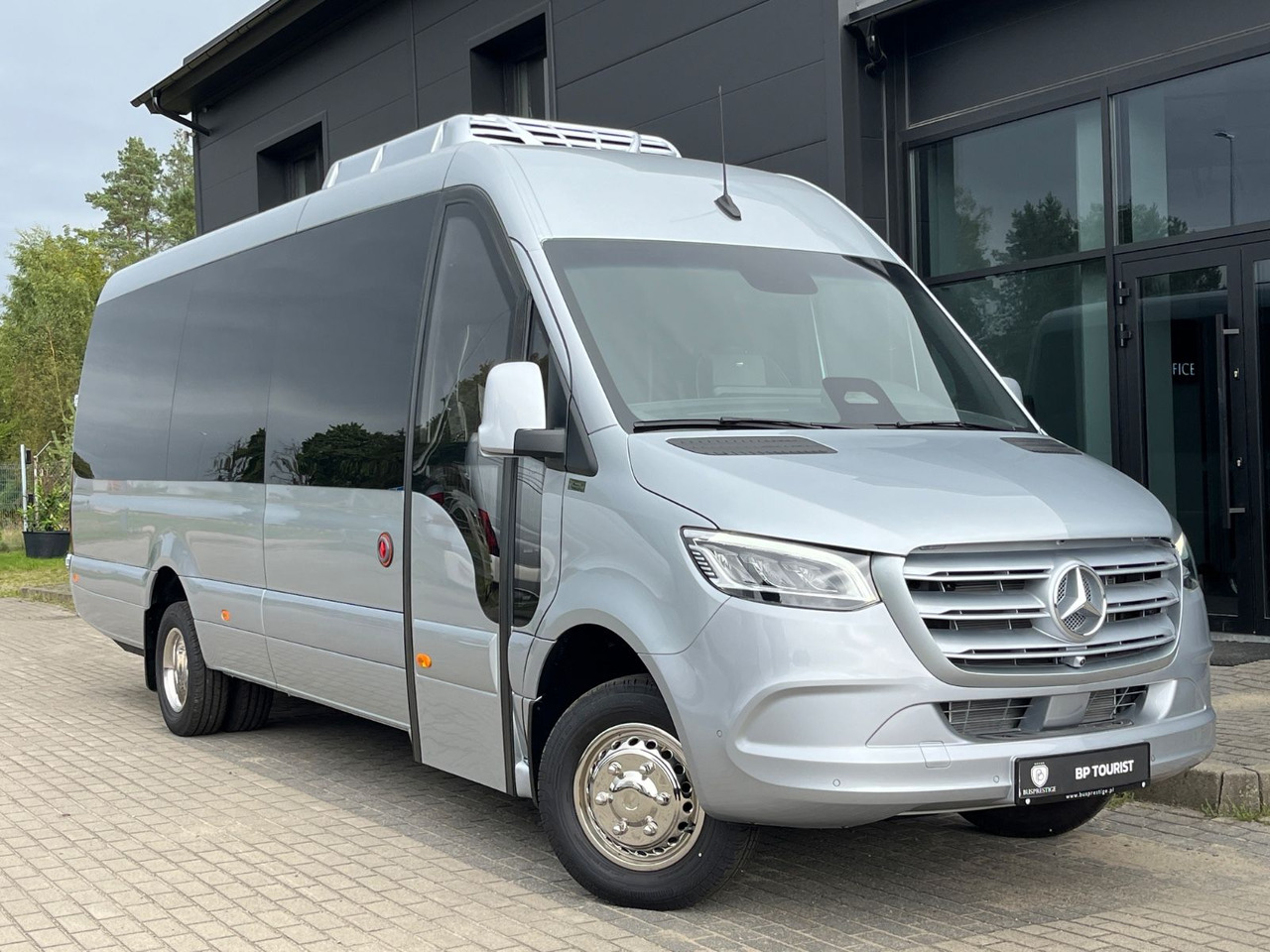 Mercedes-Benz Sprinter 519 TRANSFER XL / 22+1+1 / ON STOCK!!! Mercedes-Benz Sprinter 519 TOURIST XL/ 21-24 Seats/ IN STOCK! - Minibús, Furgoneta de pasajeros: foto 1 Mercedes-Benz Sprinter 519 TRANSFER XL / 22+1+1 / ON STOCK!!! Mercedes-Benz Sprinter 519 TOURIST XL/ 21-24 Seats/ IN STOCK! - Minibús, Furgoneta de pasajeros: foto 1
