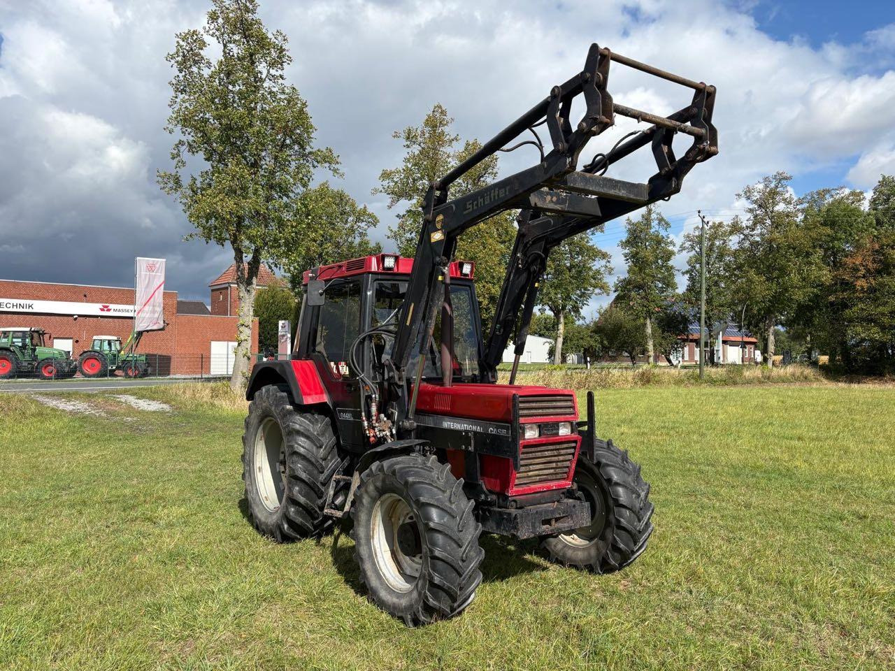 Case-IH 844 XL - Tractor: foto 1 Case-IH 844 XL - Tractor: foto 1