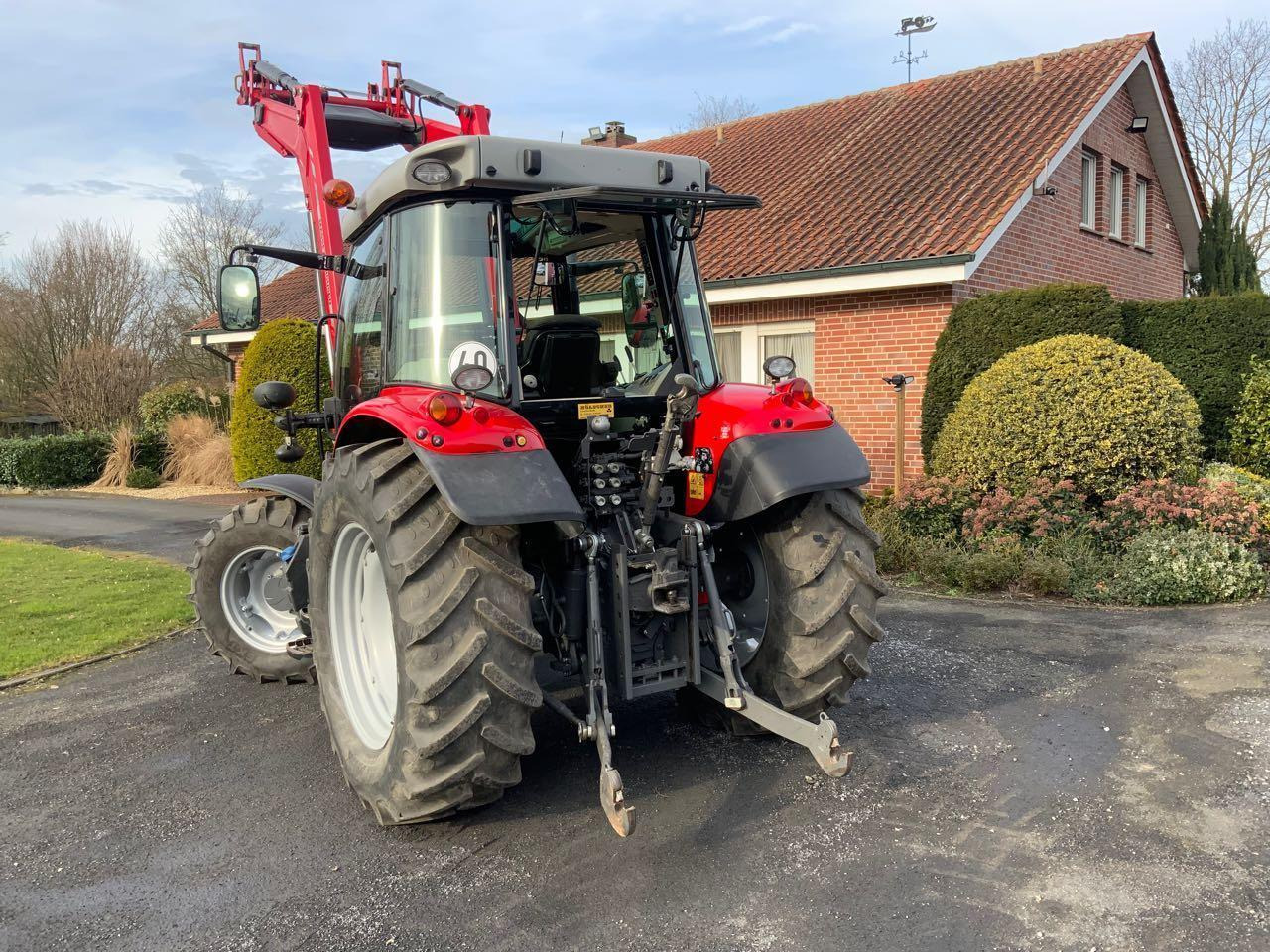 Massey Ferguson MF 5709 S - Tractor: foto 2 Massey Ferguson MF 5709 S - Tractor: foto 2