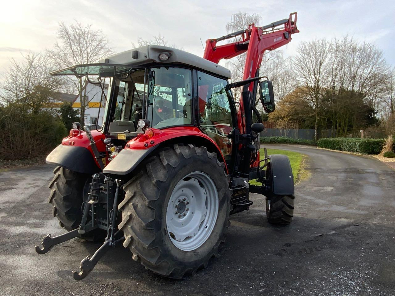 Massey Ferguson MF 5709 S - Tractor: foto 4 Massey Ferguson MF 5709 S - Tractor: foto 4