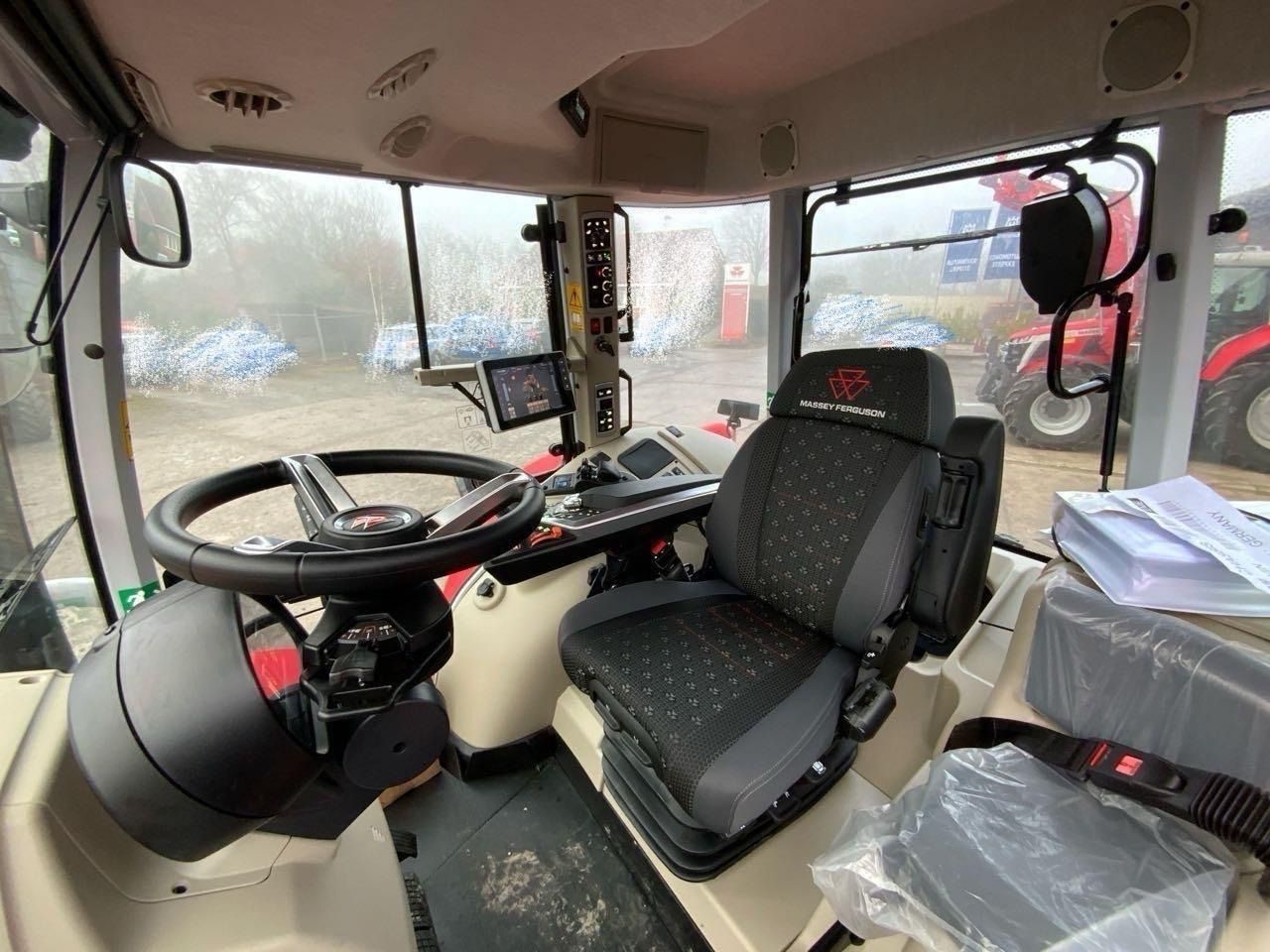 Massey Ferguson MF 6S.145 DYNA-VT - Tractor: foto 4 Massey Ferguson MF 6S.145 DYNA-VT - Tractor: foto 4