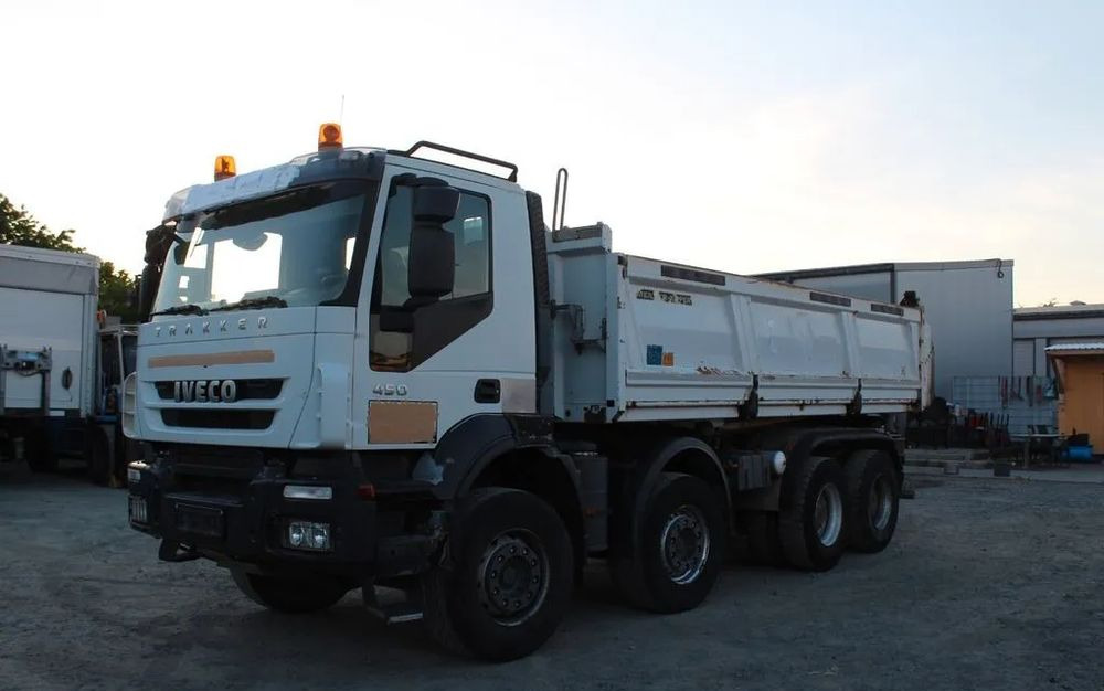 Iveco Trakker 450 |8x4 | Wywrotka trójstronna Meiller Bordmatik | Euro 5 | - Volquete camión: foto 1 Iveco Trakker 450 |8x4 | Wywrotka trójstronna Meiller Bordmatik | Euro 5 | - Volquete camión: foto 1