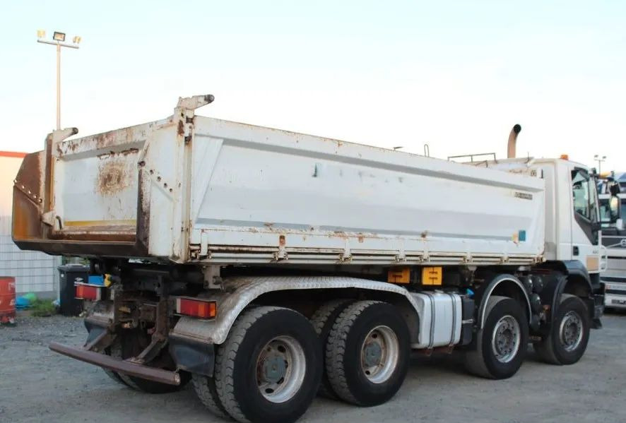 Iveco Trakker 450 |8x4 | Wywrotka trójstronna Meiller Bordmatik | Euro 5 | - Volquete camión: foto 4 Iveco Trakker 450 |8x4 | Wywrotka trójstronna Meiller Bordmatik | Euro 5 | - Volquete camión: foto 4