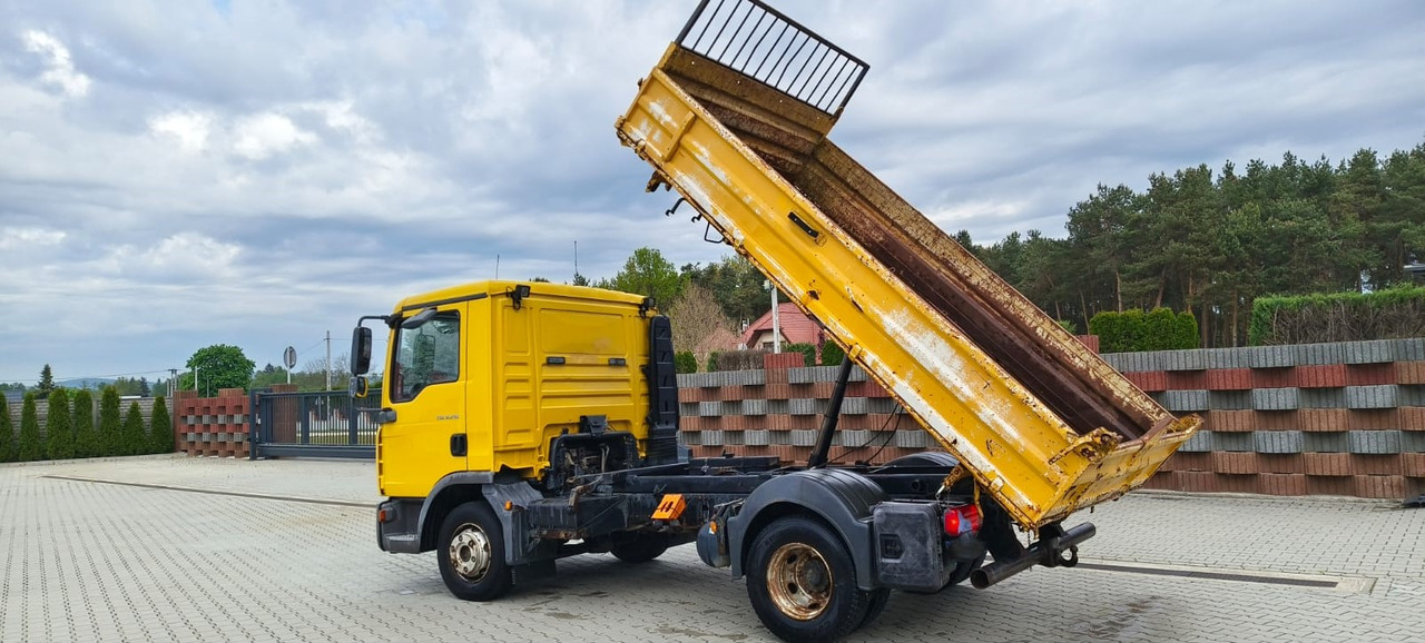 MAN TGL 8.210 * 2007 * 3-stronny KIPER * NOWE OPONY * MANUAL * RESOR * 3 MIEJSCA - Volquete camión: foto 2 MAN TGL 8.210 * 2007 * 3-stronny KIPER * NOWE OPONY * MANUAL * RESOR * 3 MIEJSCA - Volquete camión: foto 2