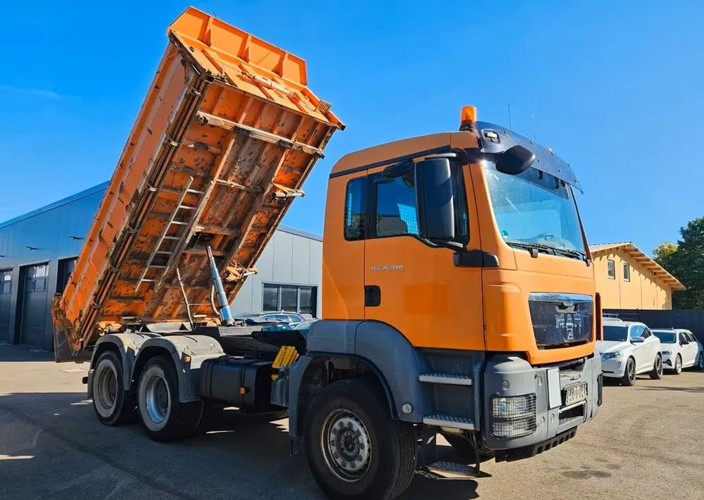 MAN TGS 26.480 6x4 WYWROTKA 3-STRONNA | AUTOMAT | EURO 5 | PRZEBIEG 310 000km! - Volquete camión: foto 4 MAN TGS 26.480 6x4 WYWROTKA 3-STRONNA | AUTOMAT | EURO 5 | PRZEBIEG 310 000km! - Volquete camión: foto 4