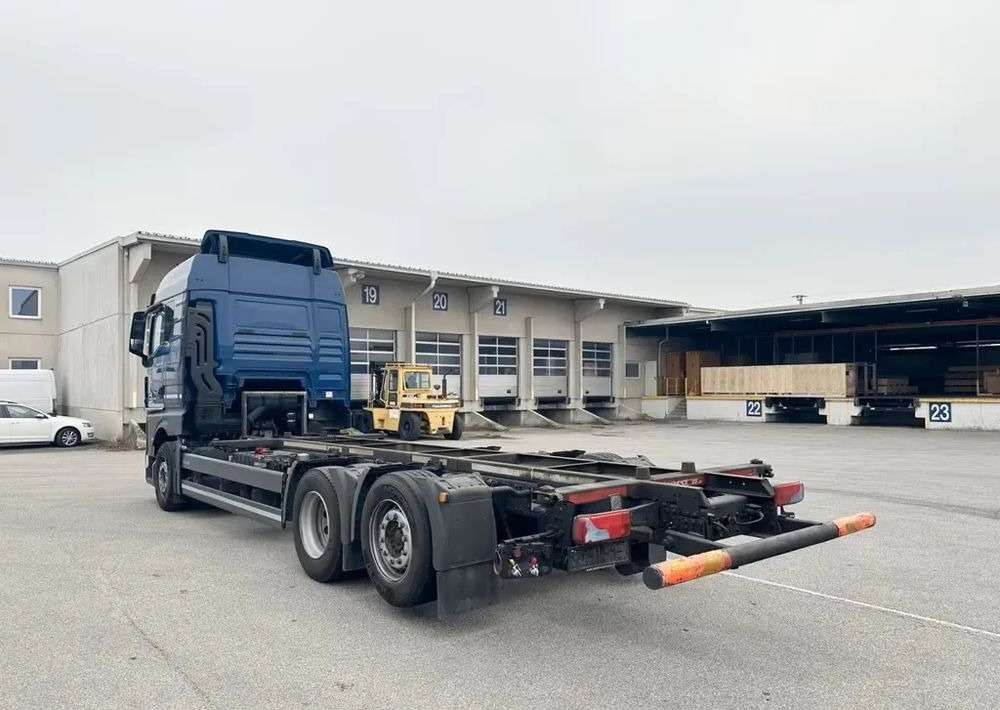 MAN TGX 26.470 6x2 | BDF | Oś podnoszona + skrętna | Retarder | Euro 6 | Automatyczna klimatyzacja | Napęd na tylne koła - Chasis camión: foto 4 MAN TGX 26.470 6x2 | BDF | Oś podnoszona + skrętna | Retarder | Euro 6 | Automatyczna klimatyzacja | Napęd na tylne koła - Chasis camión: foto 4