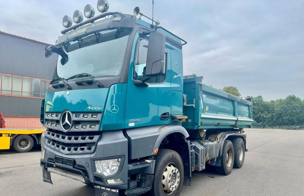 Mercedes-Benz Arocs 2646 6x4 – Wywrotka trójstronna Meiller / Bordmatik / Euro6 - Volquete camión: foto 1 Mercedes-Benz Arocs 2646 6x4 – Wywrotka trójstronna Meiller / Bordmatik / Euro6 - Volquete camión: foto 1