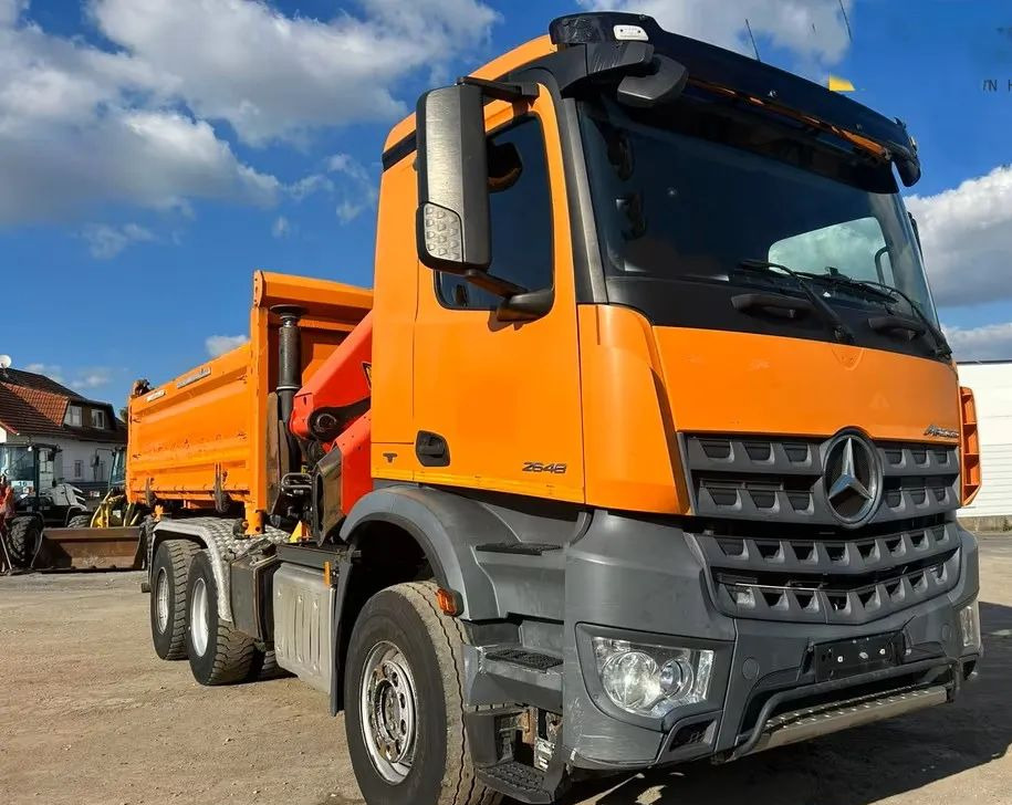 Mercedes-Benz Arocs 2648/3 – 3-stronny wywrotka Meiller / Żuraw Palfinger PK23002 / 2x BORDMATIK / Automatyczna - Volquete camión: foto 1 Mercedes-Benz Arocs 2648/3 – 3-stronny wywrotka Meiller / Żuraw Palfinger PK23002 / 2x BORDMATIK / Automatyczna - Volquete camión: foto 1