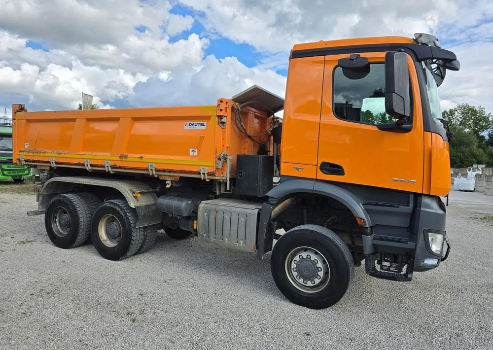 Mercedes-Benz Arocs 3345 6x6 Allrad / Bordmatic – Wywrotka Dautel | 449 KM | - Volquete camión: foto 3 Mercedes-Benz Arocs 3345 6x6 Allrad / Bordmatic – Wywrotka Dautel | 449 KM | - Volquete camión: foto 3
