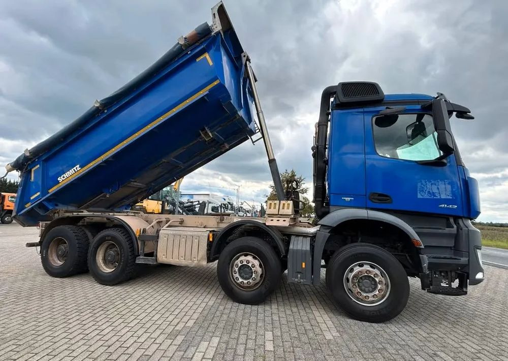 Mercedes-Benz Arocs 4142 | Wywrotka Schmitz | 8x4 | Euro 6 | Klima | Retarder | 242 598 km - Volquete camión: foto 3 Mercedes-Benz Arocs 4142 | Wywrotka Schmitz | 8x4 | Euro 6 | Klima | Retarder | 242 598 km - Volquete camión: foto 3