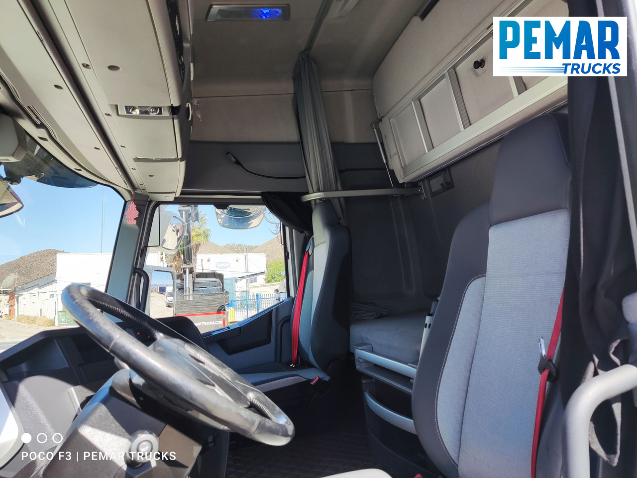 Foto del interior 2: Cabeza tractora RENAULT T 480 COMFORT RETARDER ADR