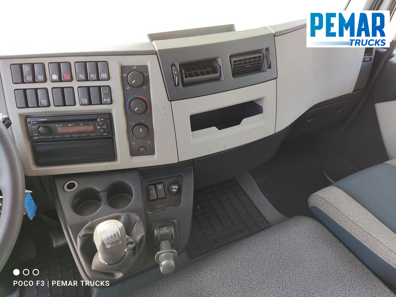 Camión lona VOLVO FL 250 SEMITAUTLINER 16T: foto 25