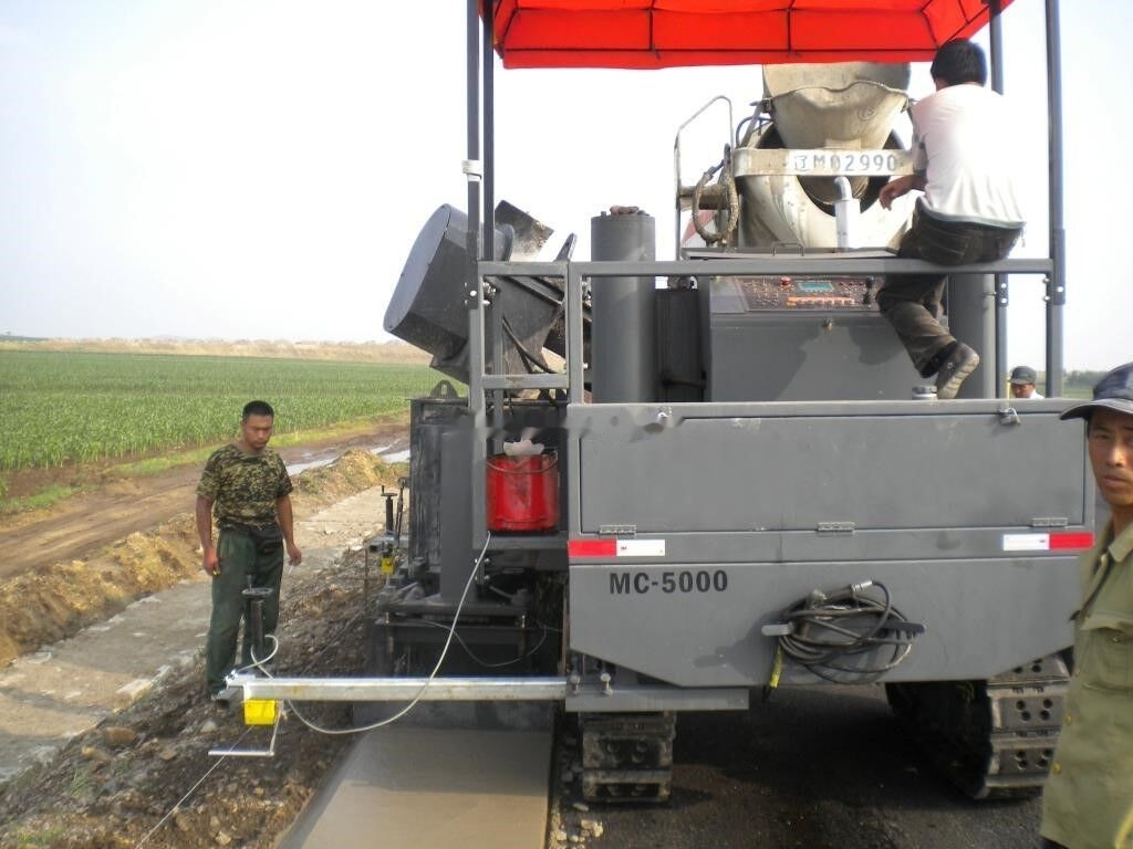 Kinglink MC5000 Concrete slipform paver for road ditch and gutter - Extendedora de encofrado deslizante: foto 1 Kinglink MC5000 Concrete slipform paver for road ditch and gutter - Extendedora de encofrado deslizante: foto 1