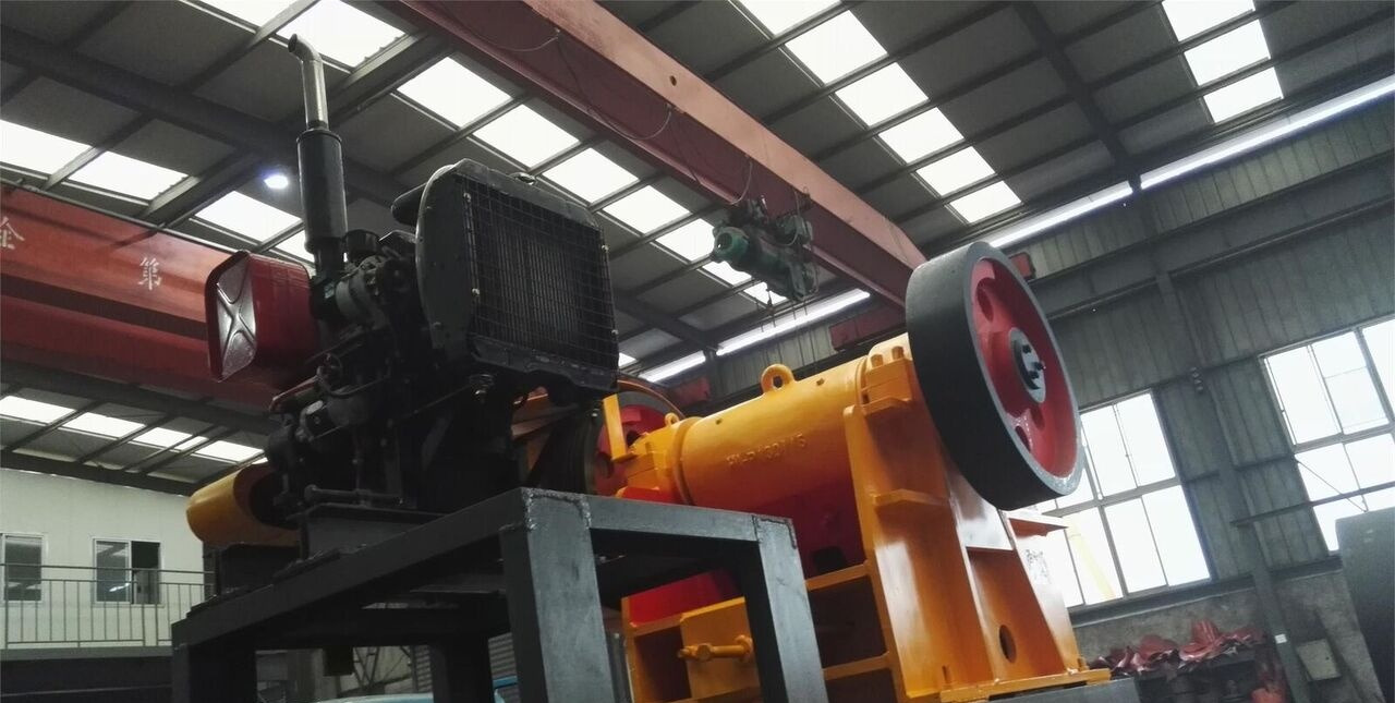 Kinglink PE250x400 Diesel Engine Skid Frame Jaw Crusher 10x16 - Trituradora de mandíbula: foto 1 Kinglink PE250x400 Diesel Engine Skid Frame Jaw Crusher 10x16 - Trituradora de mandíbula: foto 1