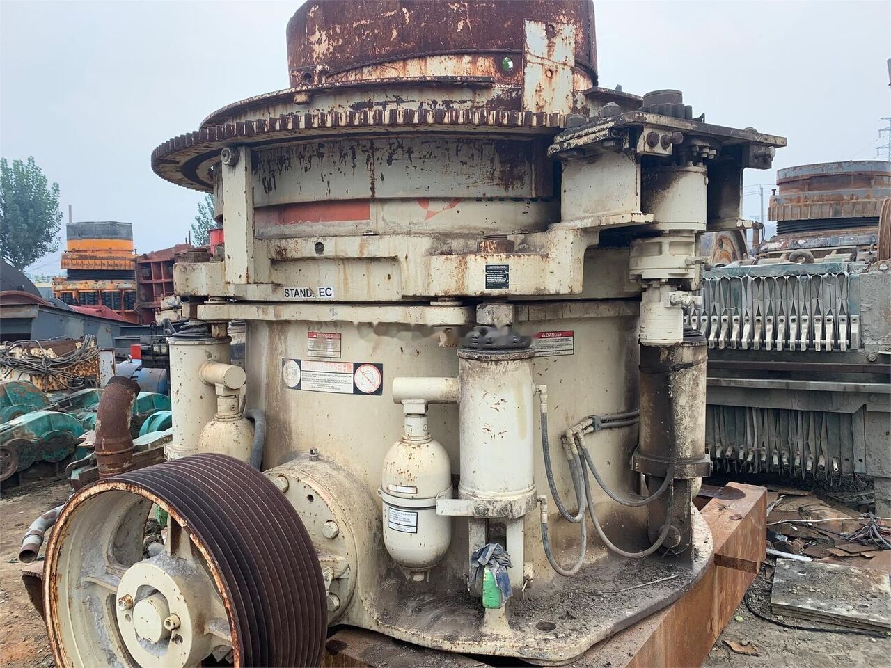 Metso HP400 Original Cone Crusher Used - Trituradora de cono: foto 3 Metso HP400 Original Cone Crusher Used - Trituradora de cono: foto 3