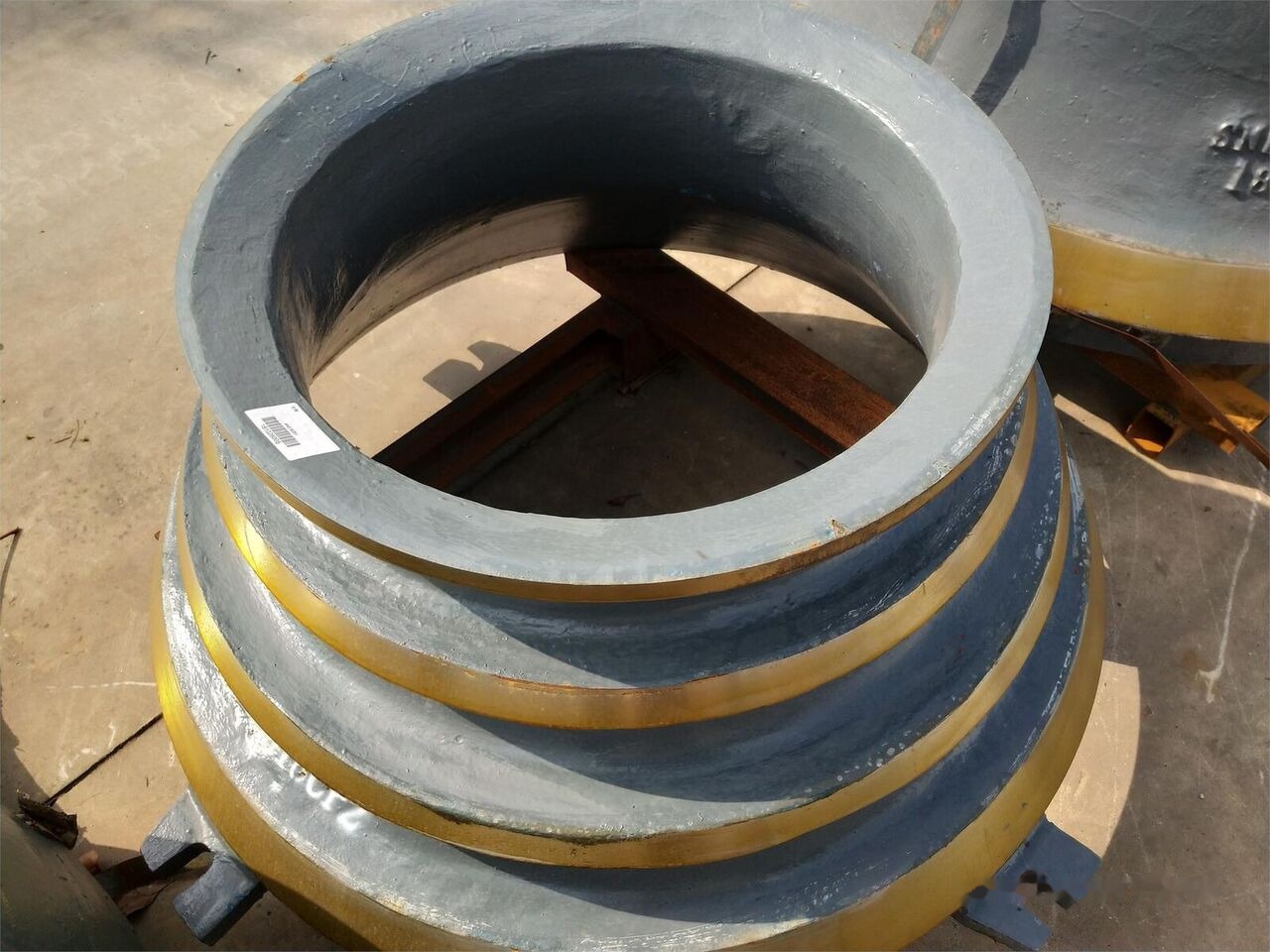 BOWL/CONCAVE/MANTLE/SPARE PARTS KINGLINK for Sandvik crushing plant - Piezas de recambio: foto 1 BOWL/CONCAVE/MANTLE/SPARE PARTS KINGLINK for Sandvik crushing plant - Piezas de recambio: foto 1