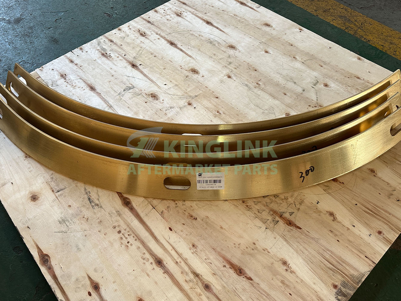 KINGLINK Copper Alloy Frame Seat Liner 1048516271 For HP200 Cone Crusher - Piezas de recambio para Maquinaria de construcción: foto 1 KINGLINK Copper Alloy Frame Seat Liner 1048516271 For HP200 Cone Crusher - Piezas de recambio para Maquinaria de construcción: foto 1