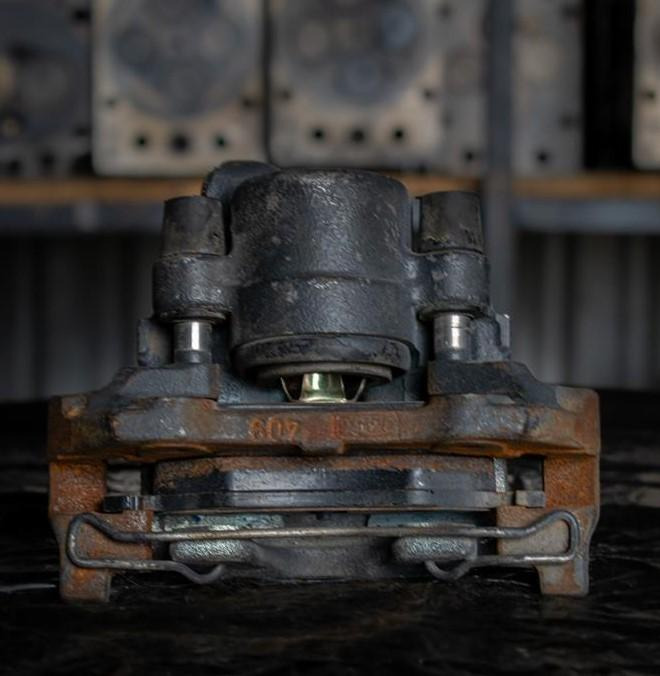MERCEDES-BENZ SPRINTER OM601 - DIFFERENTIAL - PASSENGER - Pinza de freno para Camión: foto 2 MERCEDES-BENZ SPRINTER OM601 - DIFFERENTIAL - PASSENGER - Pinza de freno para Camión: foto 2