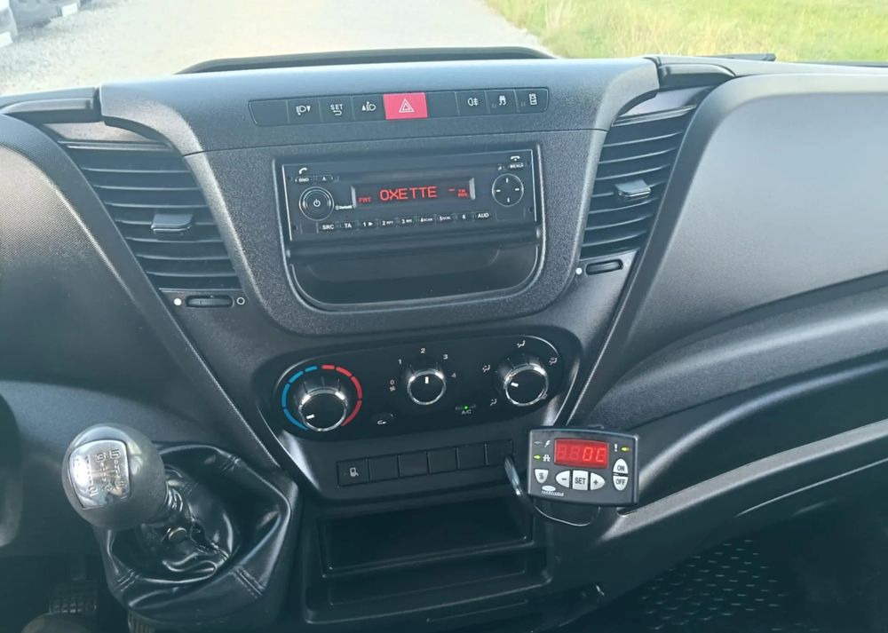 Iveco 35S16, 35S15, 35S14, 35S13, 35C13, 35C14 - Frigorífico furgoneta: foto 4 Iveco 35S16, 35S15, 35S14, 35S13, 35C13, 35C14 - Frigorífico furgoneta: foto 4