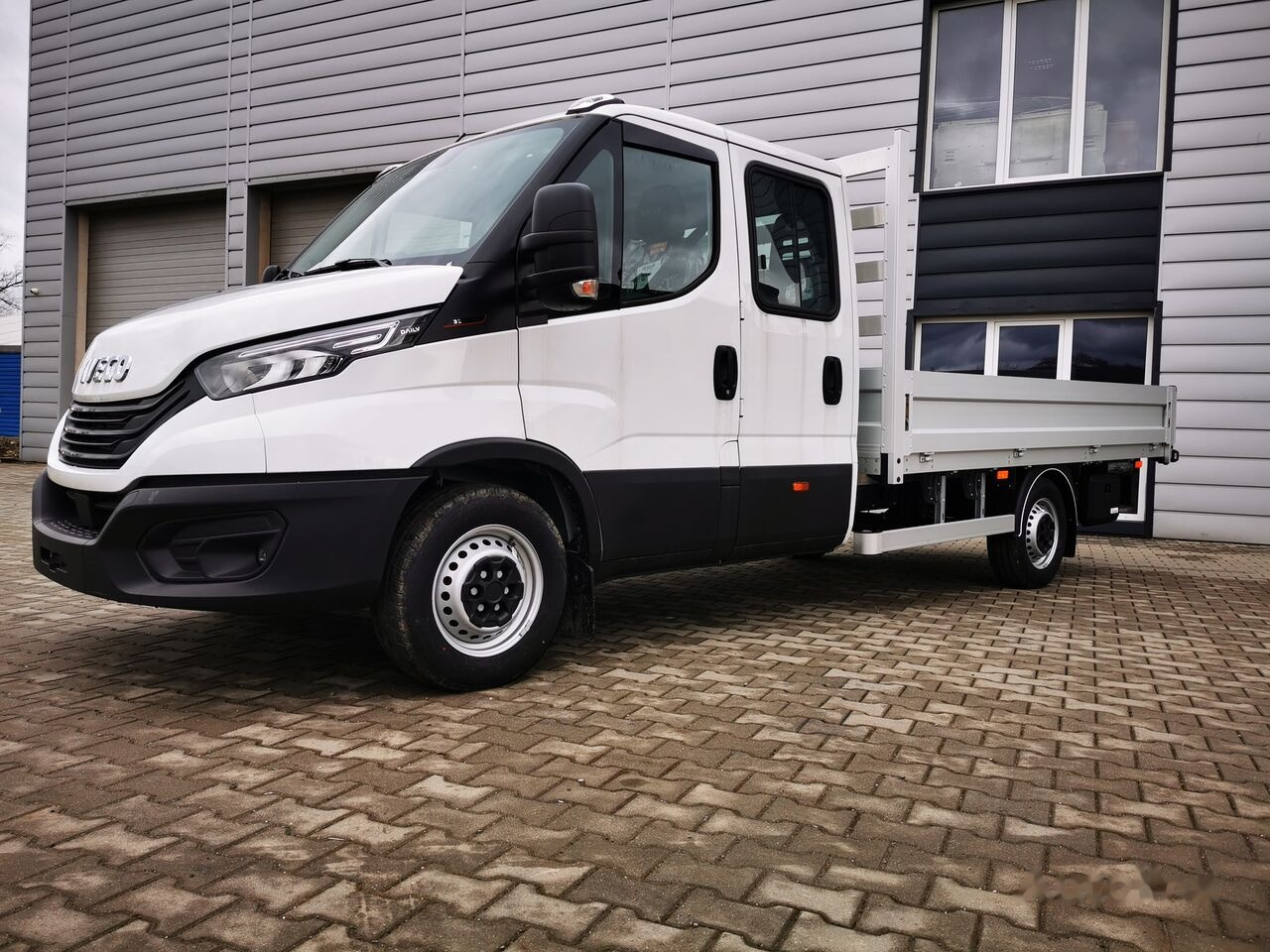 IVECO Daily 180KM r. oś 4100 - Caja abierta furgoneta: foto 4 IVECO Daily 180KM r. oś 4100 - Caja abierta furgoneta: foto 4