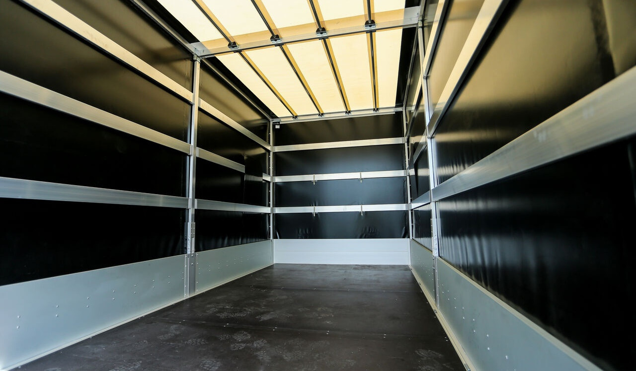 Mercedes-Benz Sprinter 319 - Furgoneta con caja de lona: foto 3 Mercedes-Benz Sprinter 319 - Furgoneta con caja de lona: foto 3