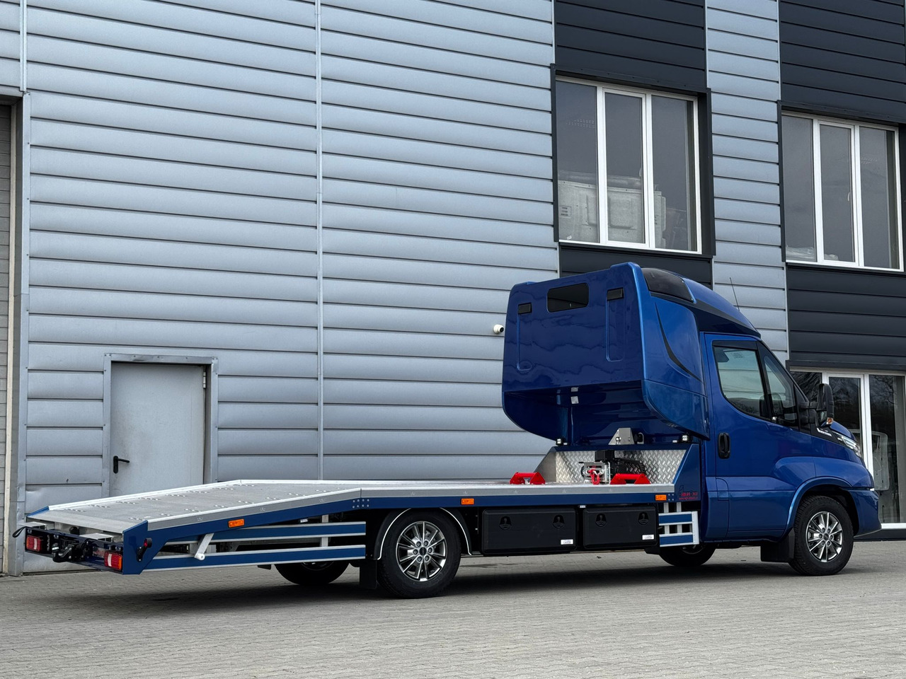 Vehículo comercial ligero nuevo IVECO Daily 35S18HA8/P: foto 19