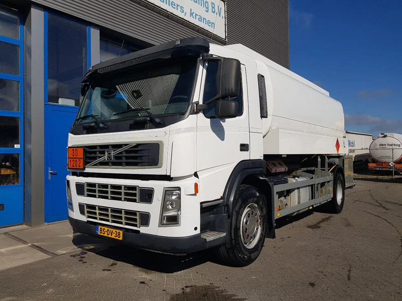 Volvo FM 9.340 Petrol, Diesel 17000 Ltr. 3 Compartementen - Cisterna camión: foto 1 Volvo FM 9.340 Petrol, Diesel 17000 Ltr. 3 Compartementen - Cisterna camión: foto 1