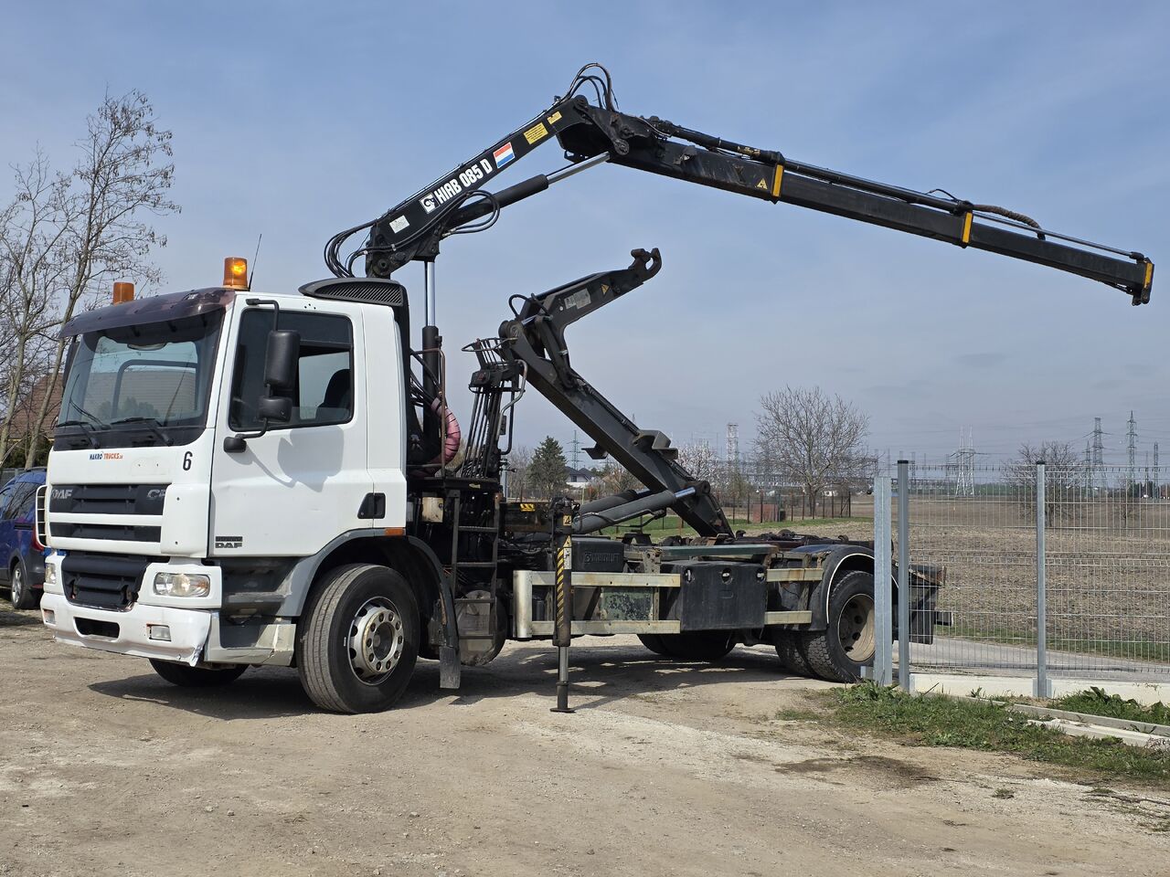 DAF CF 220 HOOK SYSTEM / HIAB 085 5.6.FUNCTION - Multibasculante camión, Camión grúa: foto 4 DAF CF 220 HOOK SYSTEM / HIAB 085 5.6.FUNCTION - Multibasculante camión, Camión grúa: foto 4