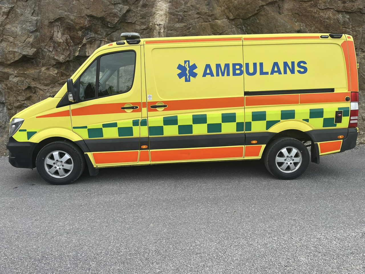 MERCEDES-BENZ Sprinter 319 - AMBULANCE - RESERVERAD !! - Ambulancia: foto 3 MERCEDES-BENZ Sprinter 319 - AMBULANCE - RESERVERAD !! - Ambulancia: foto 3