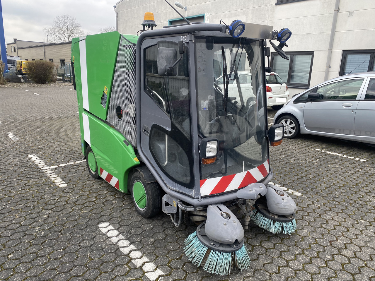 TENNANT Green Machines 500 ZE electric 500 ZE - Barredora vial: foto 3 TENNANT Green Machines 500 ZE electric 500 ZE - Barredora vial: foto 3