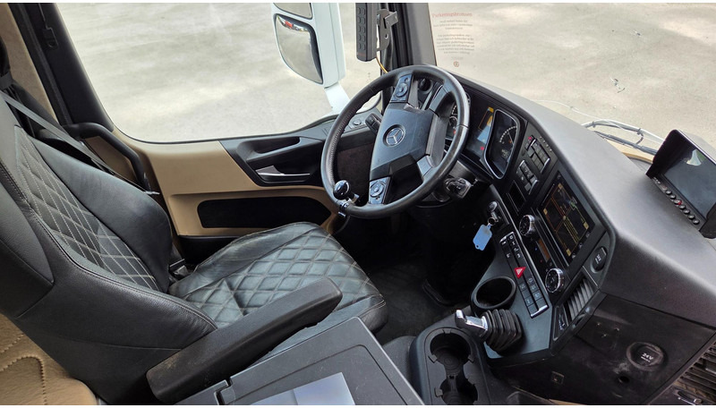 Leasing financiero de Mercedes-Benz Actros 2543 6X2*4 leasing Mercedes-Benz Actros 2543 6X2*4: foto 9