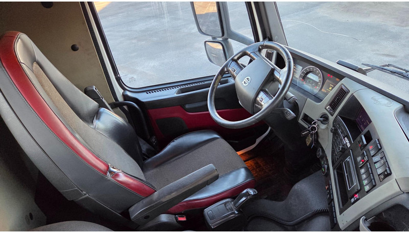 Leasing financiero de Volvo FM410 6X2*4 leasing Volvo FM410 6X2*4: foto 10