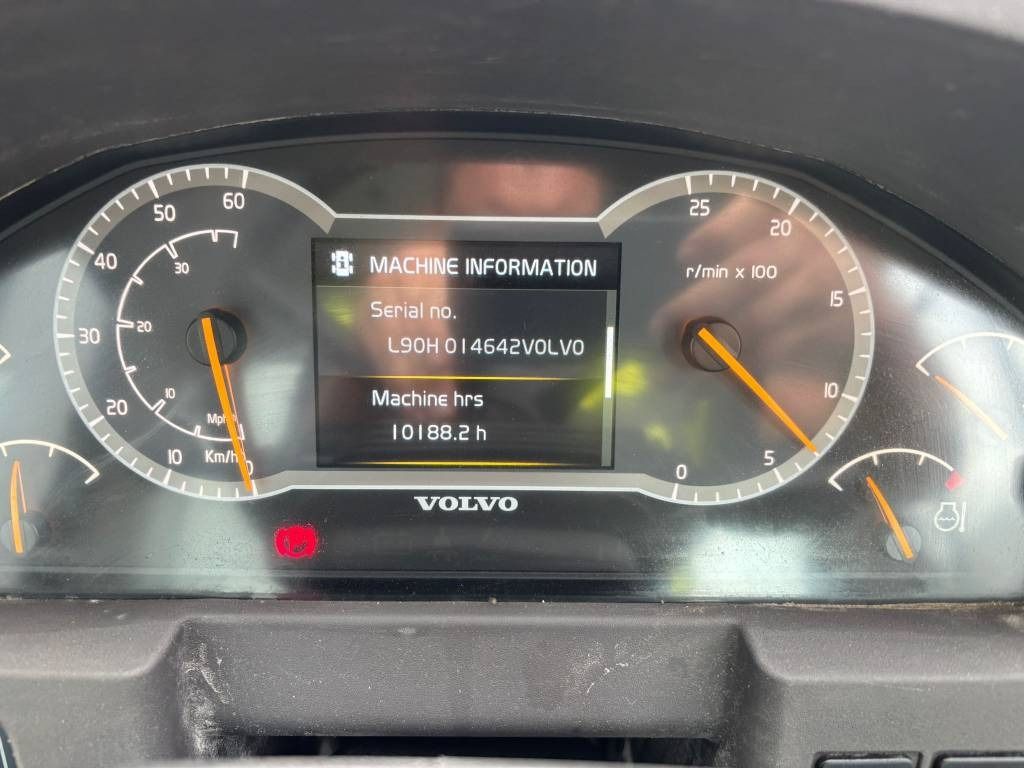 Cargadora de ruedas Volvo L 90 H (High tip + New tires): foto 7 Cargadora de ruedas Volvo L 90 H (High tip + New tires): foto 7