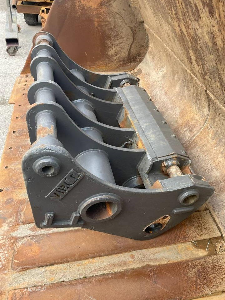 Volvo L250H L260H coupler + GP bucket - Cazo para Maquinaria de construcción: foto 1 Volvo L250H L260H coupler + GP bucket - Cazo para Maquinaria de construcción: foto 1