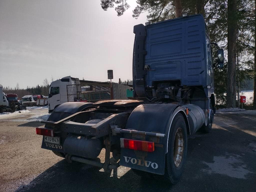 Volvo FH12 kanttilamppu veturi - Cabeza tractora: foto 3 Volvo FH12 kanttilamppu veturi - Cabeza tractora: foto 3
