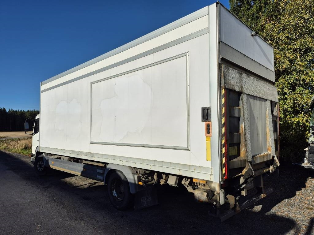 Mercedes-Benz Atego 1223 umpikori+pl nostin - Camión caja cerrada: foto 4 Mercedes-Benz Atego 1223 umpikori+pl nostin - Camión caja cerrada: foto 4