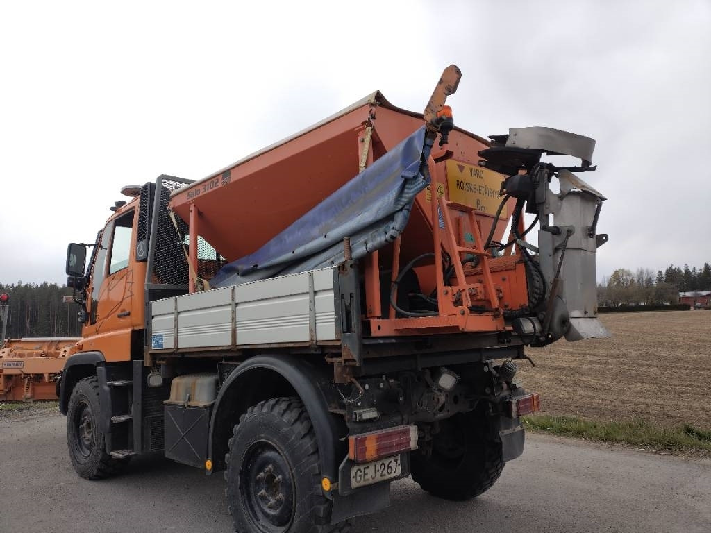 Mercedes-Benz Unimog ,hiekoitin,aura,kippilava - Máquina quitanieve: foto 4 Mercedes-Benz Unimog ,hiekoitin,aura,kippilava - Máquina quitanieve: foto 4