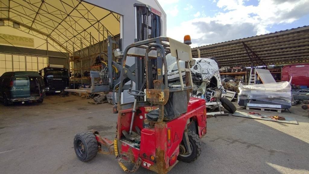Moffett M4 25.4 ajoneuvotrukki - Carretilla elevadora transportable: foto 2 Moffett M4 25.4 ajoneuvotrukki - Carretilla elevadora transportable: foto 2