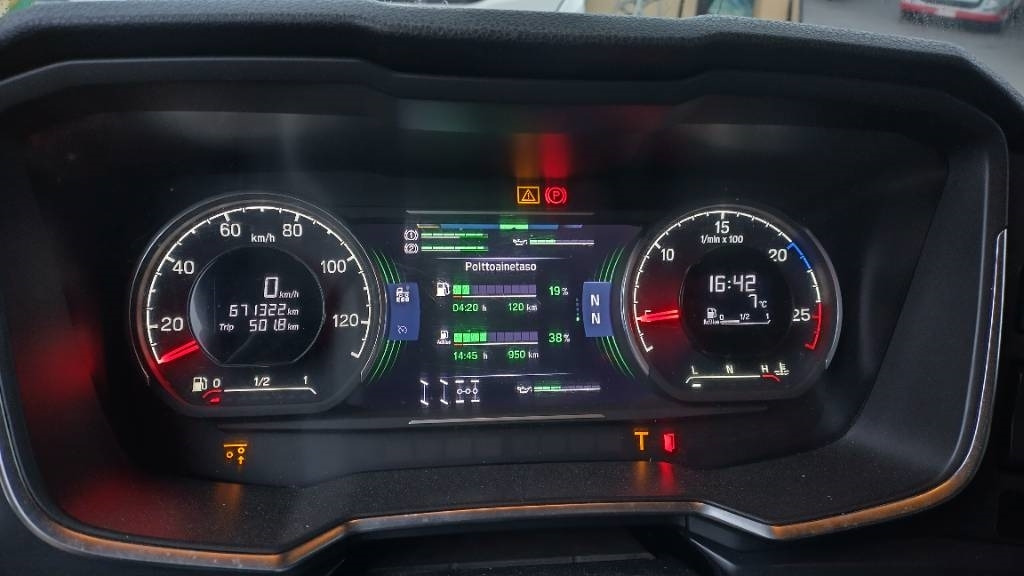 Scania XT650 8x4 puuvarustus,rautajouset  - Camión forestal: foto 5 Scania XT650 8x4 puuvarustus,rautajouset  - Camión forestal: foto 5