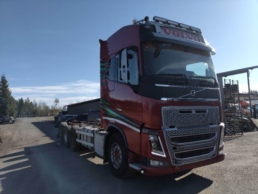 Volvo FH750 8x4 alusta - Chasis camión: foto 2 Volvo FH750 8x4 alusta - Chasis camión: foto 2